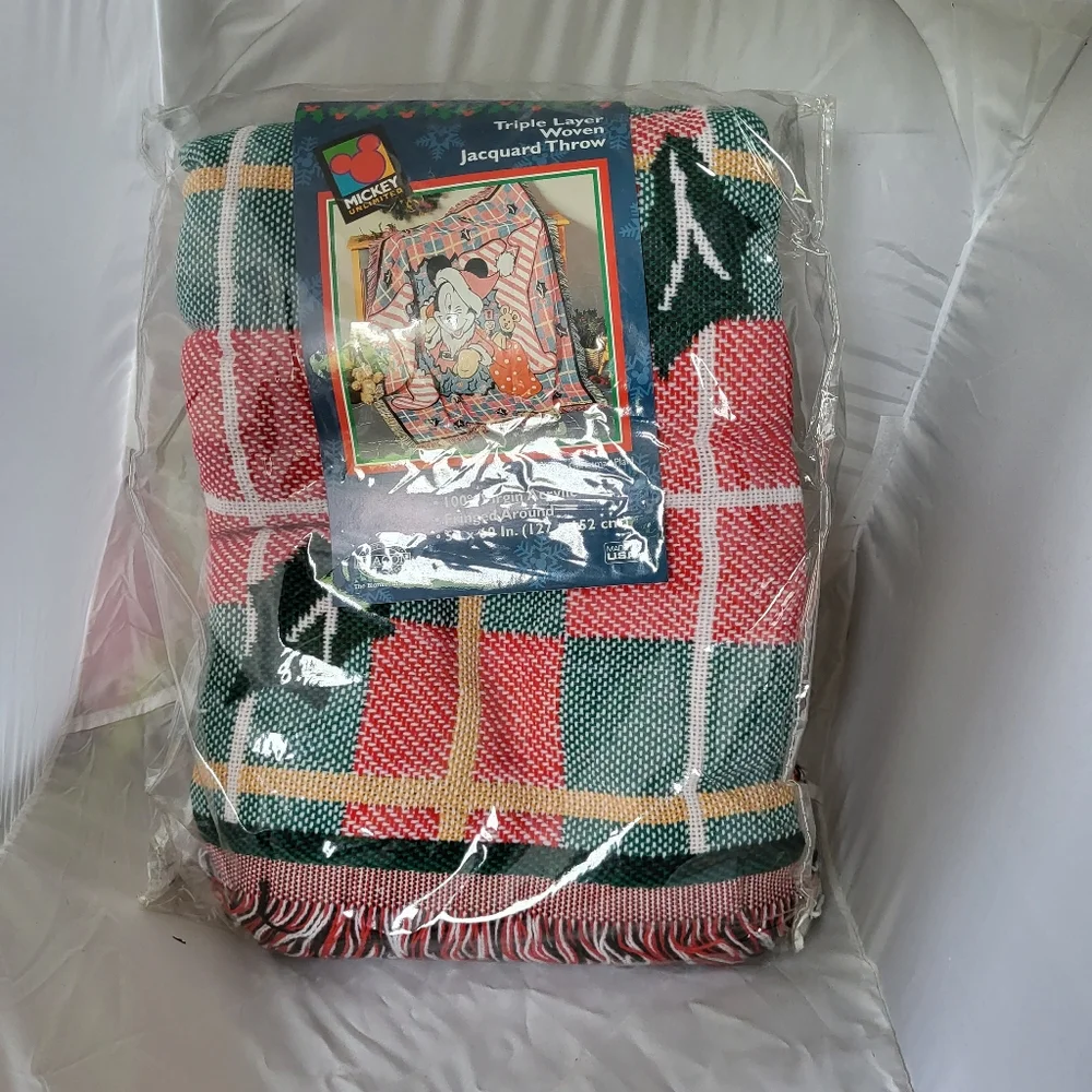 Vintage Deadstock Mickey Mouse Christmas blanket
